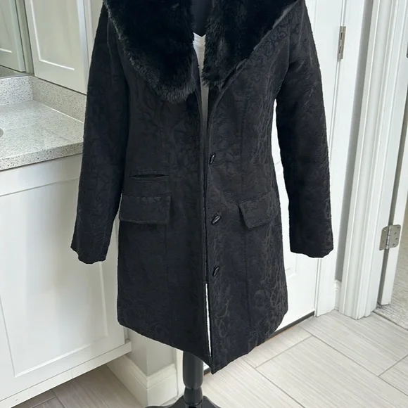 Black patterned Dress Coat By Xhilaration size small. Removable fur collar. - Picture 3 of 13